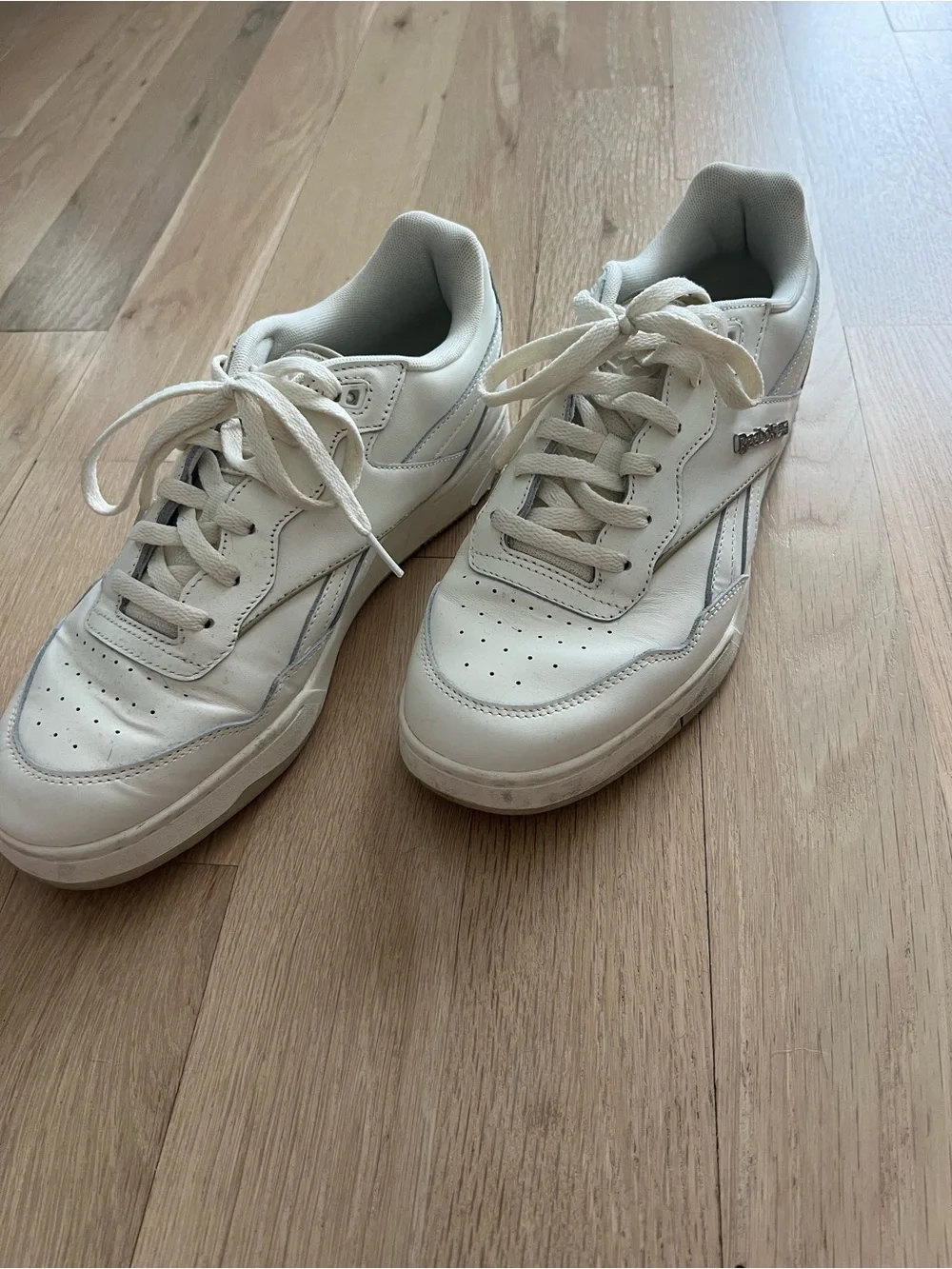 Reebok Low-Top Cream/White Men’s Sneakers